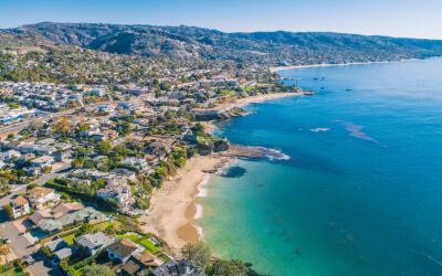 A view of the Main Beach Coastline in Laguna Beach, Southern California. Laguna Beach is a beach community that is a popular tourism destination and is located in Orange County.